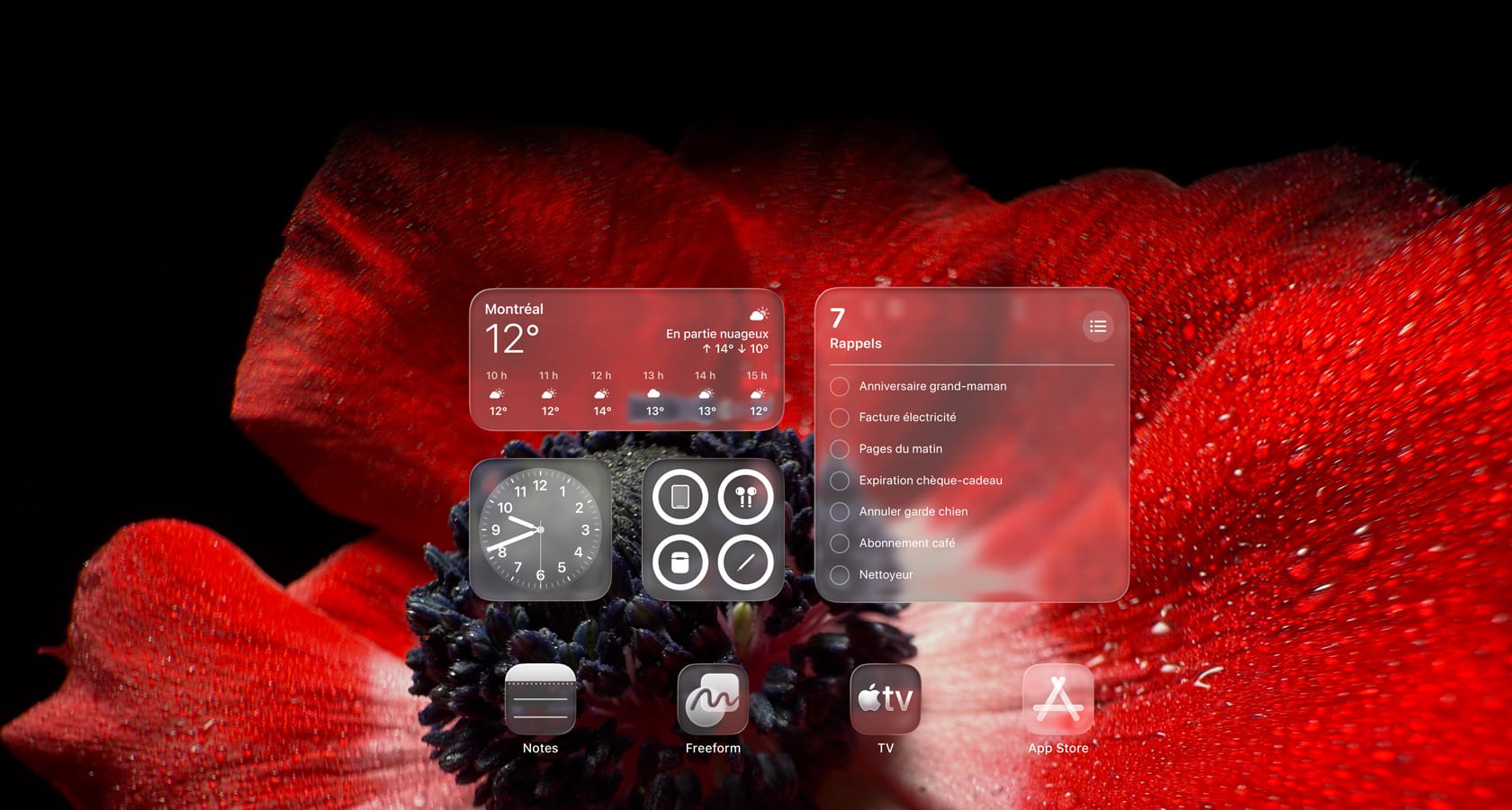 Écran verrouillé montrant les icônes des apps Météo, Rappels et Horloge, toutes en Liquid Glass translucide, avec effet de réfraction sur l’arrière-plan